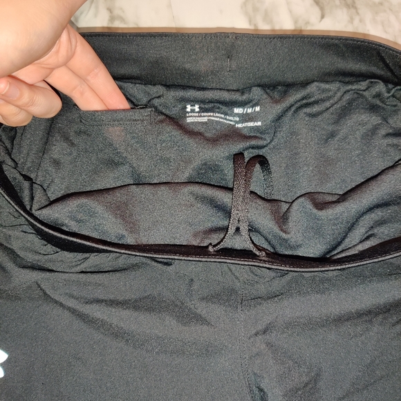 UNDER ARMOUR BLACK WORKOUT SHORTS - Picture 2 of 6